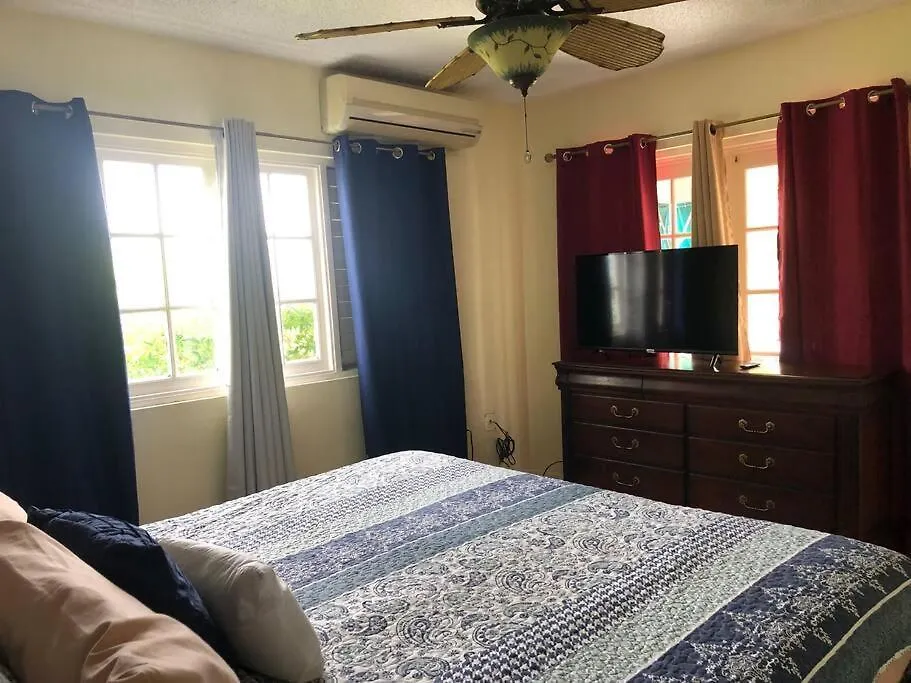 شقة Oceanfront Two Bedroom Suite - Amazing Ocean Views مونتيغو باي جامايكا