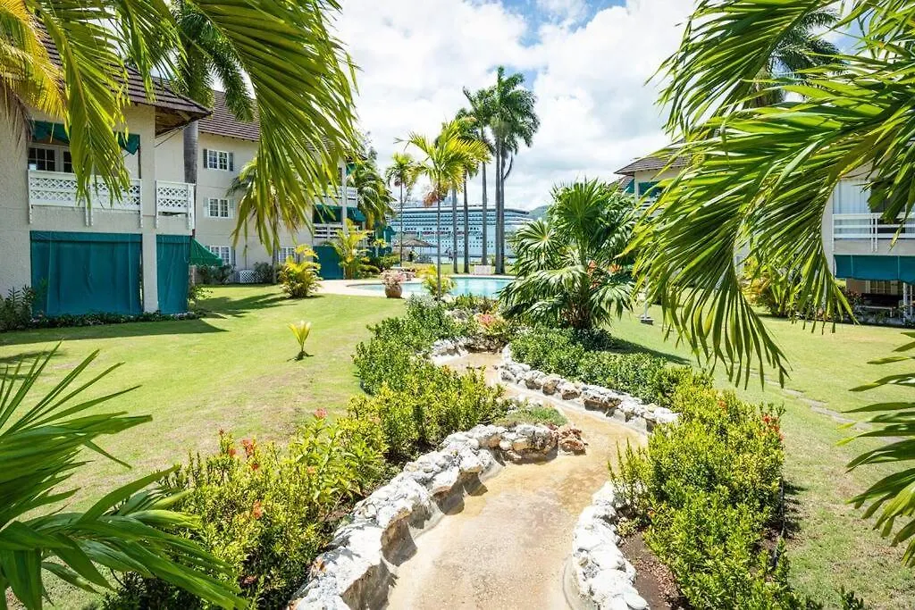 Oceanfront Two Bedroom Suite - Amazing Ocean Views مونتيغو باي شقة